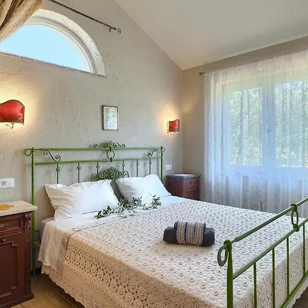 Marco - Stancija Vinjeri Holiday home Buzinija